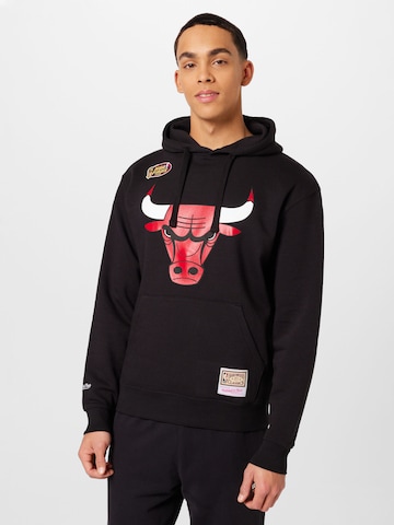 Mitchell & Ness Sweatshirt 'Chicago Bulls' in Black: front