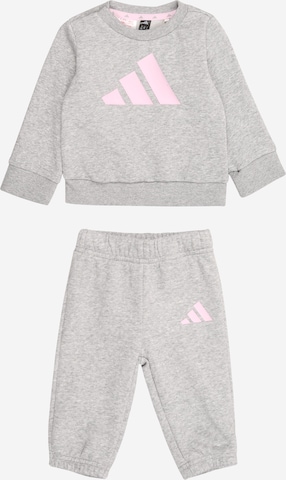 ADIDAS SPORTSWEAR - Chándal 'Essenitals' en gris: frente