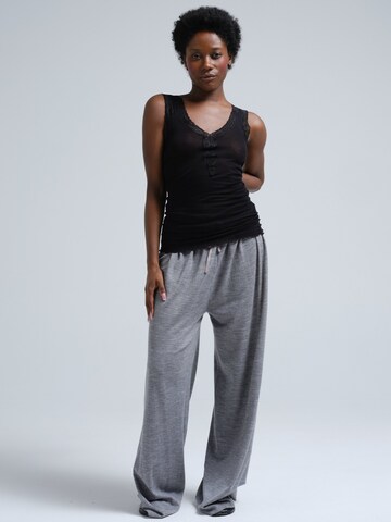 Seamless Basic Top ' Lacey ' in Black