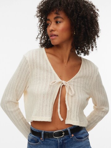 VERO MODA Πλεκτή ζακέτα 'VMFREJA' σε μπεζ: μπροστά