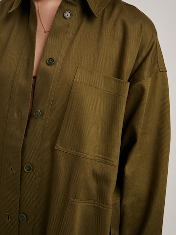 A LOT LESS Демисезонное пальто 'Kiara' в Зеленый