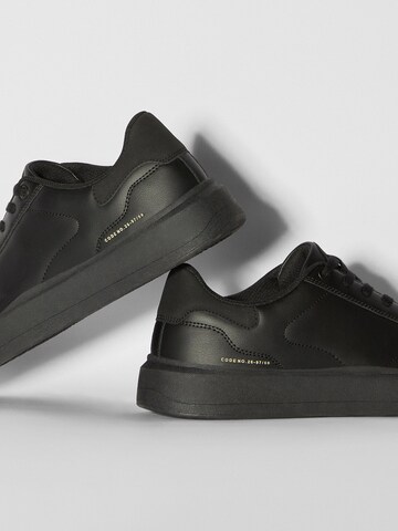 Bershka Sneaker in Schwarz