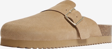 Bershka Clogs in Beige: front