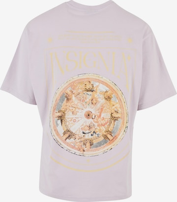 2Y Studios - Camiseta 'Insignia' en lila