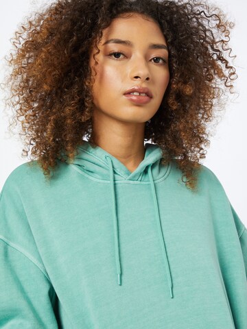 WEEKDAY Sweatshirt 'Alisa' in Grün