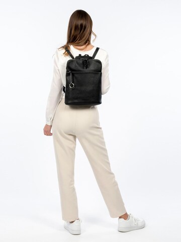 Suri Frey Backpack 'Debby' in Black: front