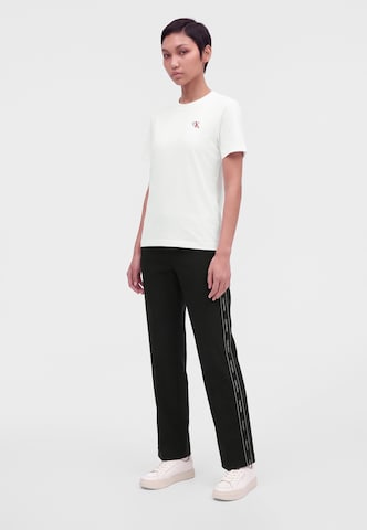 Calvin Klein Jeans Majica 'CLASSIC' | bela barva: ob strani