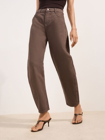 Barrel Jeans de la Friends Like These pe maro: față