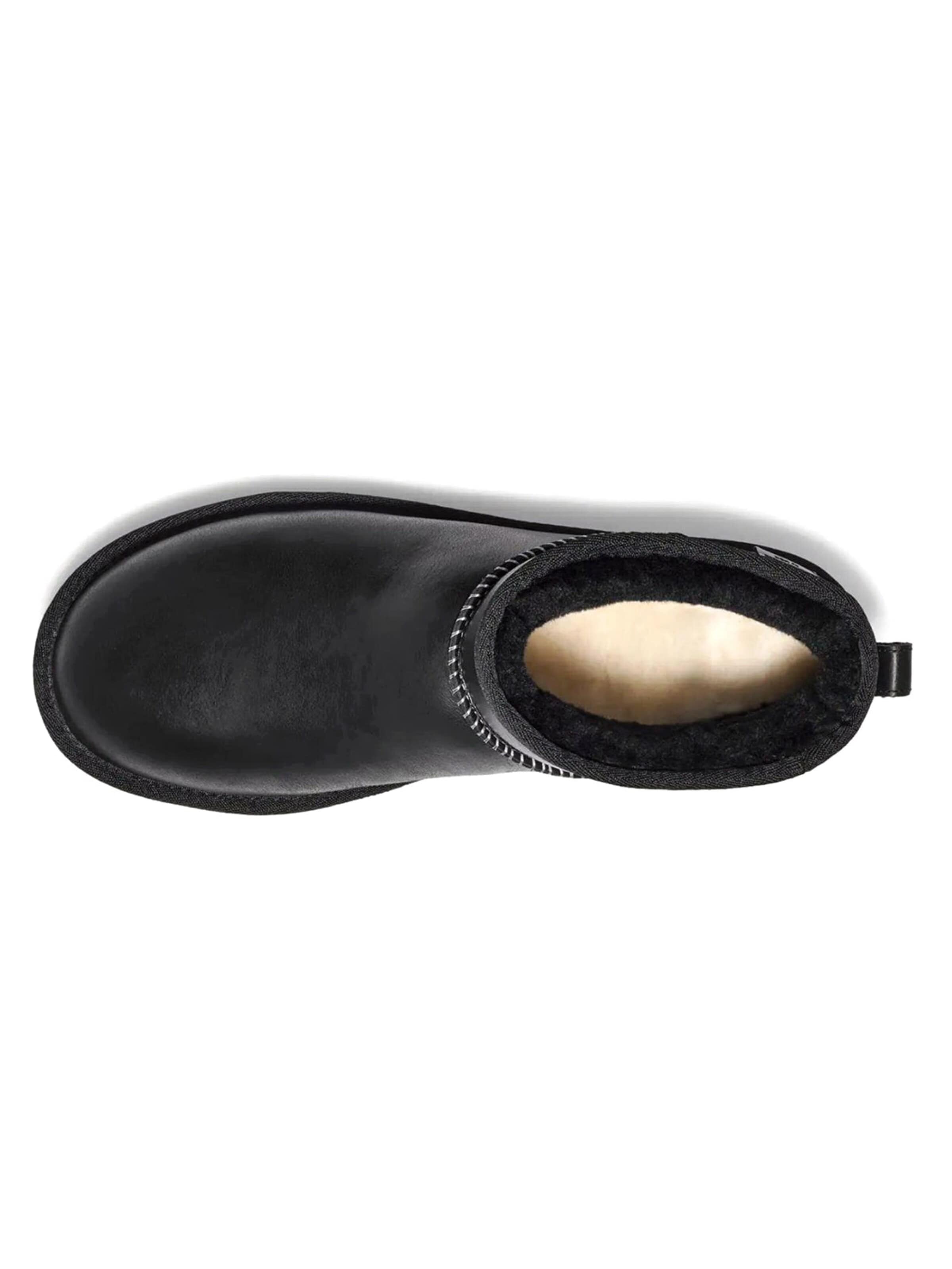 Stivale stringato '® M CLASSIC ULTRA MINI LTHR REGENERATE BLACK' di UGG in nero