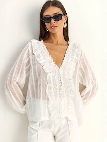 Bianco Lucci Blouse in White: front