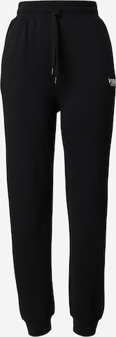 V!BE STUD!OS Tapered Housut värissä musta: etupuoli