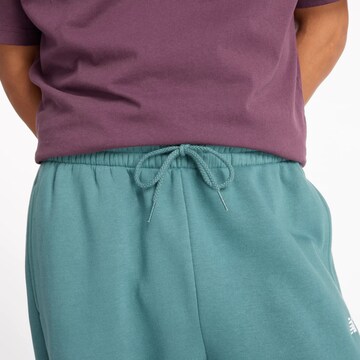 Effilé Pantalon 'Essentials' new balance en vert