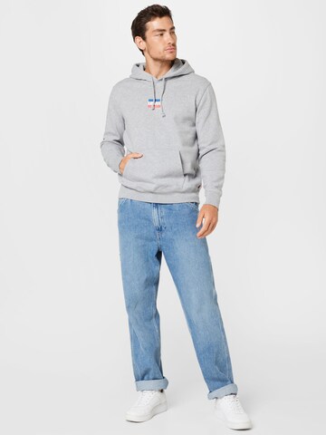 LEVI'S ® Sweatshirt 'Standard Graphic Hoodie' in Grey