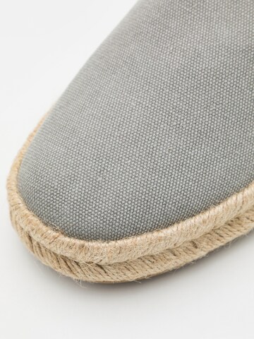 TOMS Slip-ons 'Santiago' in Grey