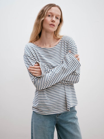 ABOUT YOU x Marie von Behrens T-shirt 'Marla' i blå: framsida