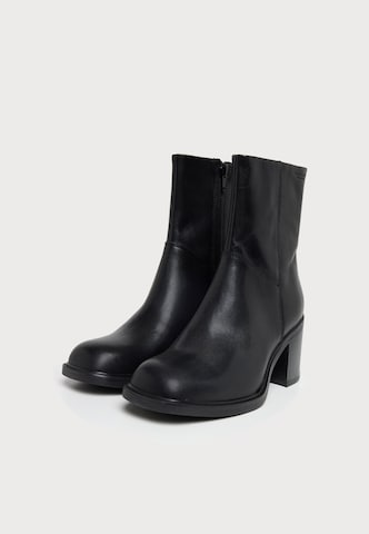 VAGABOND SHOEMAKERS Ankle Boots 'MERYL' in Black: front
