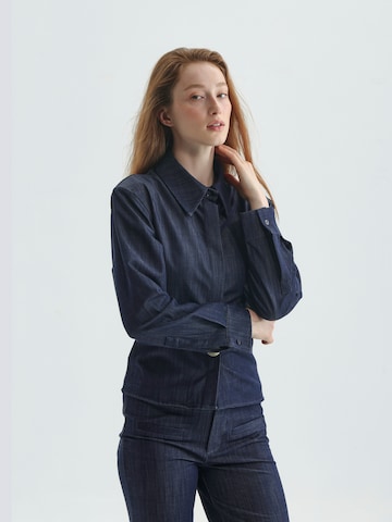 TorWeit Bluse 'Metallic-Button Fitted Blue Shirt'‌‌‌‌ in Blau