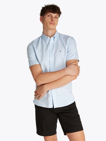 Coupe regular Chemise TOMMY HILFIGER en bleu : devant