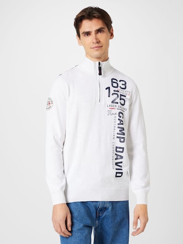 CAMP DAVID Sweater in White: front