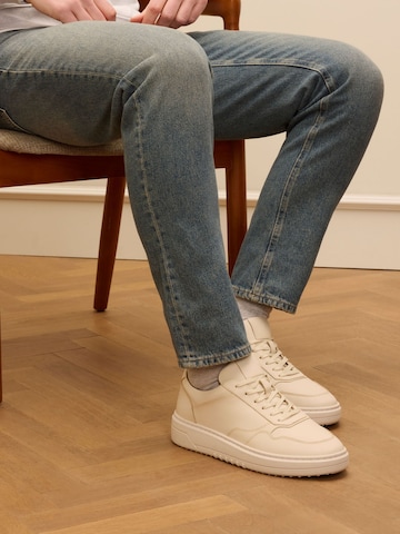 MANFIELD Sneakers in Beige: front