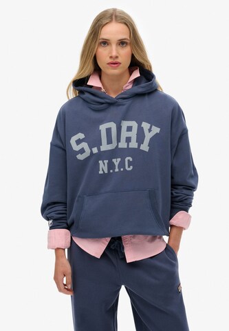 Sweat-shirt Superdry en bleu : devant
