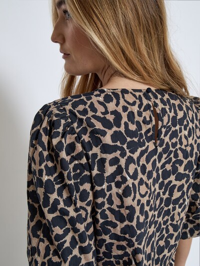 Peppercorn Blouse 'Tyrell' in de kleur Lichtbruin / Zwart / Wit, Productweergave