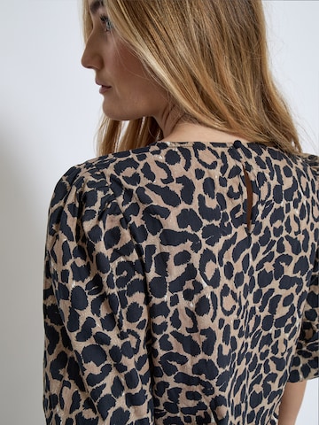 Peppercorn Bluse 'Tyrell' i brun
