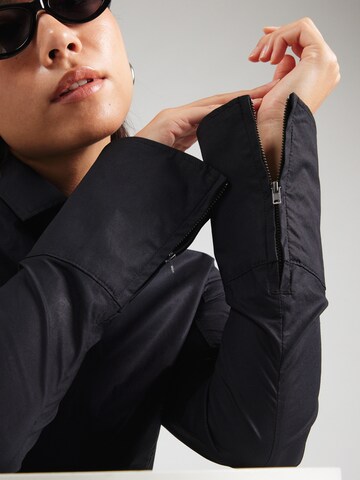 WEEKDAY Blouse in Zwart