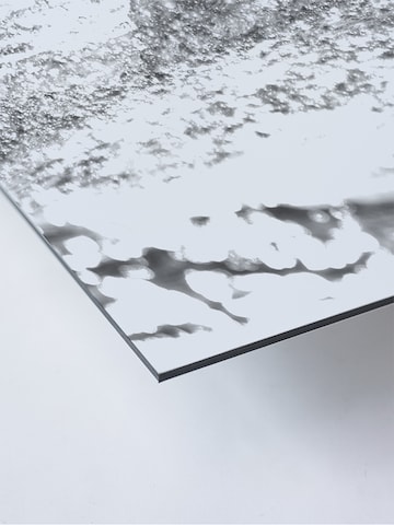 Liv Corday Image 'Splashing' in Grey