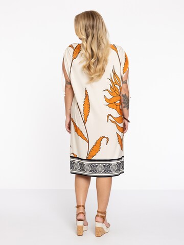 Yoek Dress in Beige