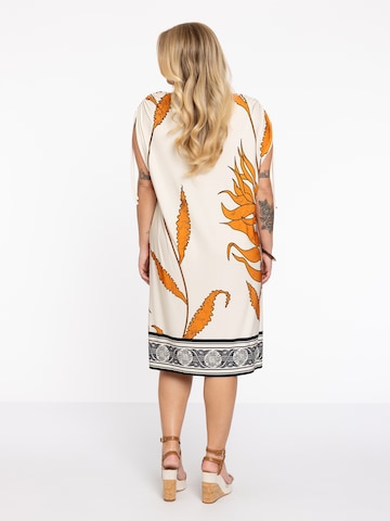 Yoek Dress in Beige