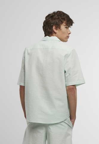 Urban Classics Comfort fit Button Up Shirt in Green
