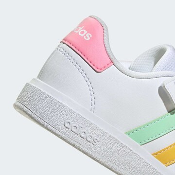 Baskets 'Grand Court' ADIDAS ORIGINALS en blanc