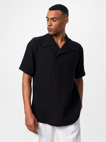 Antioch Comfort fit Button Up Shirt in Black: front