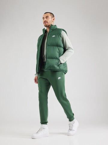 Tapered Pantaloni 'CLUB FLEECE' de la Nike Sportswear pe verde