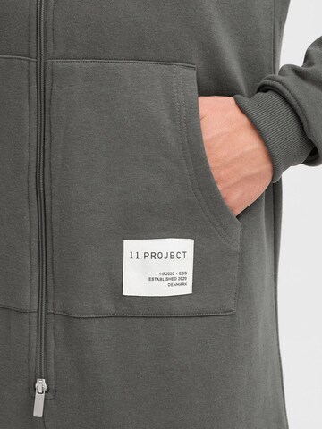 Abito da casa ' PRAndrinos ' di 11 Project in grigio