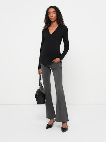 Vero Moda Maternity Rozkloszowany krój Jeansy 'VMMTANYA' w kolorze szary