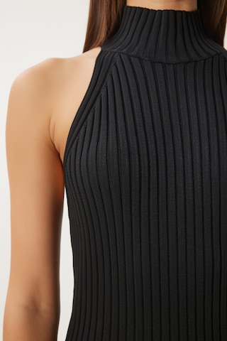 Happiness İstanbul Kleid in Schwarz