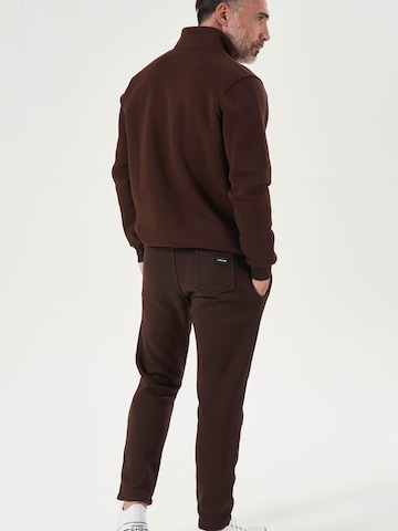 LOUIS LECLER Sweatshirt 'Remy' in Bruin