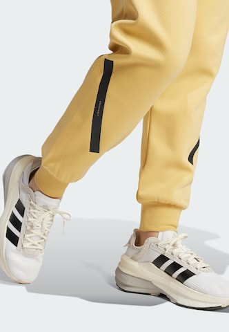 Effilé Pantalon de sport 'Z.N.E.' ADIDAS SPORTSWEAR en jaune