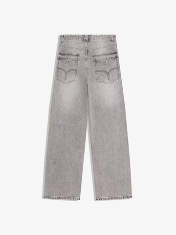 Bershka Baggy Farkut värissä harmaa