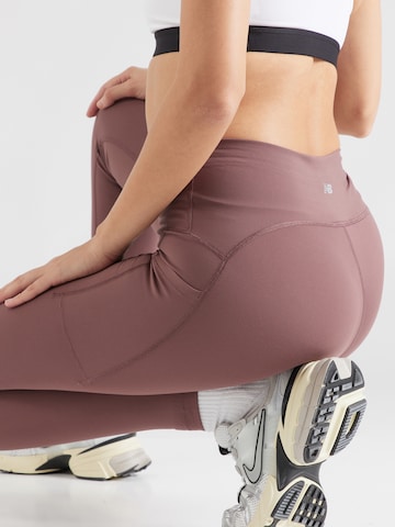 new balance Skinny Spodnie sportowe 'Essentials' w kolorze brązowy