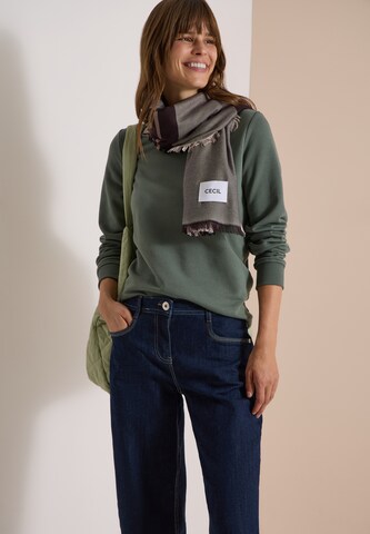 CECIL Wrap in Red: front