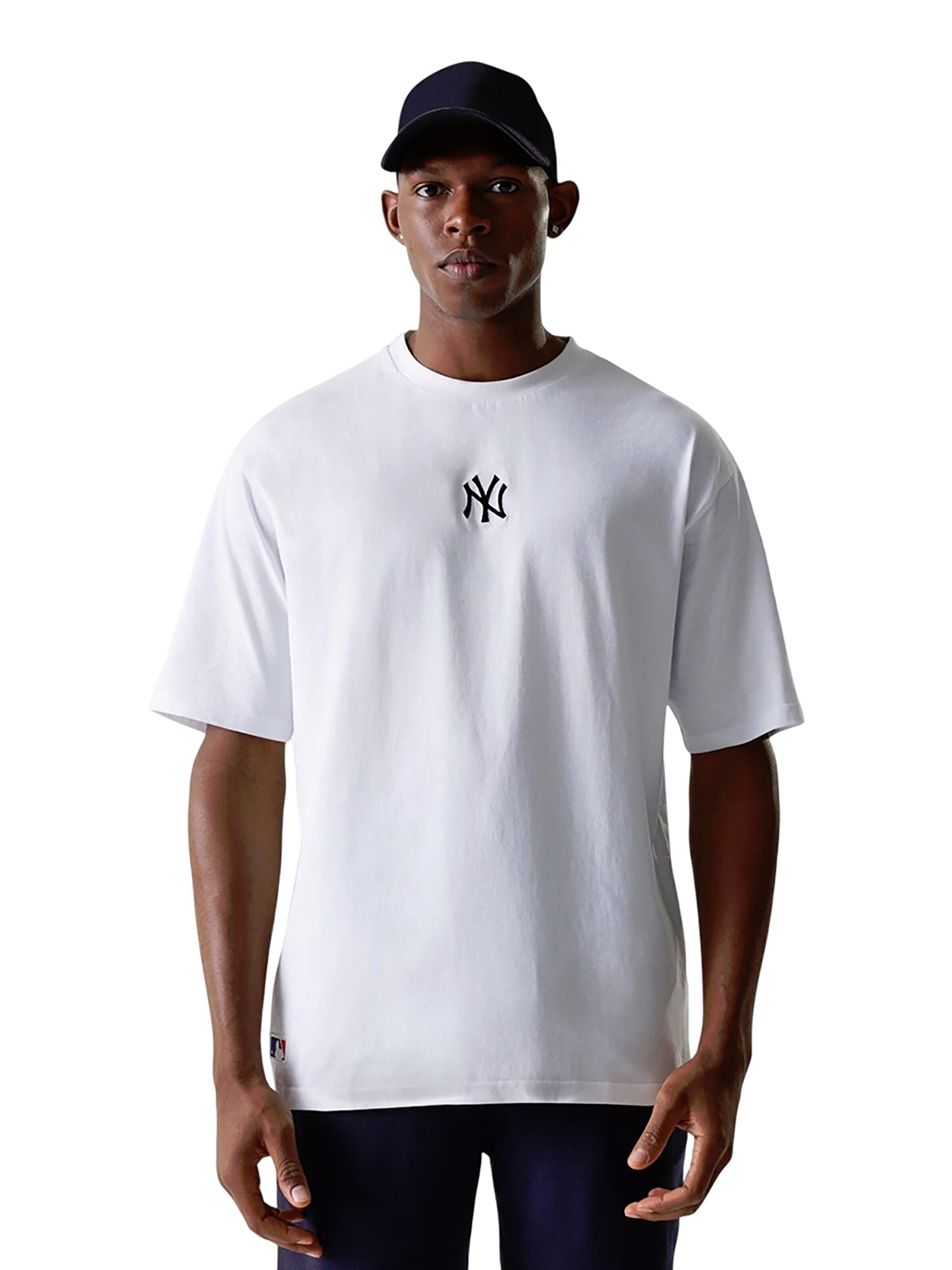 NEW ERA Shirt 'MLB League Essential Oversized New York Yankees' in White: front