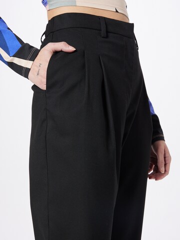 Monki Regular Pleat-Front Pants in Black