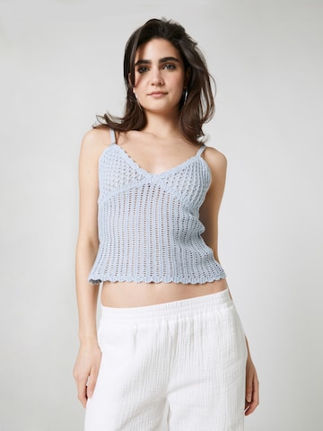 Tops en tricot 'Liv' LENI KLUM x ABOUT YOU en bleu : devant