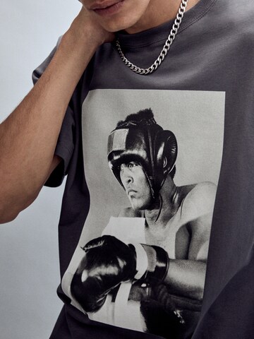 T-Shirt 'LIC ALI' Pull&Bear en gris
