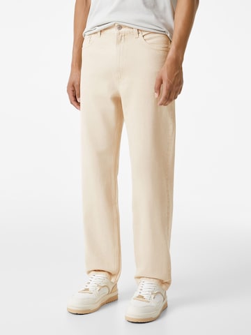 Bershka Regular Jeans in Beige: front