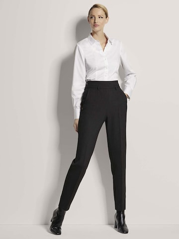 MADELEINE Slimfit Hose in Grau