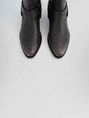 Bershka Cowboy Boots in Black